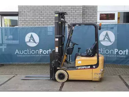 Elektro čtyřkolový VZV 2004  CAT Lift Trucks EP15KRT (2)