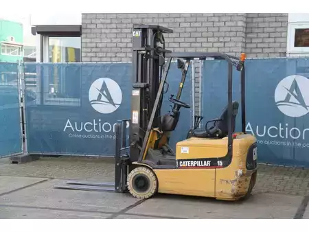 Elektro čtyřkolový VZV 2004  CAT Lift Trucks EP15KRT (3)