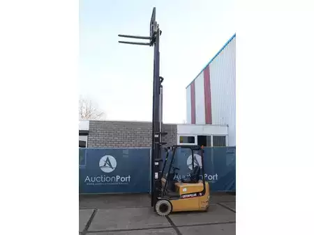 Elektro čtyřkolový VZV 2004  CAT Lift Trucks EP15KRT (32)