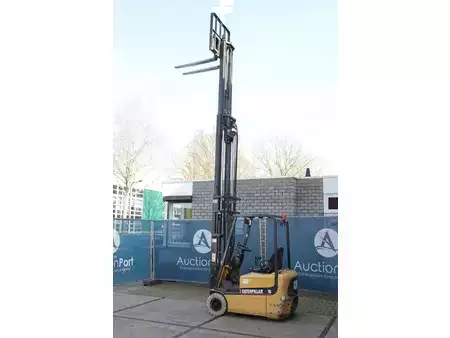 Elektro čtyřkolový VZV 2004  CAT Lift Trucks EP15KRT (33)