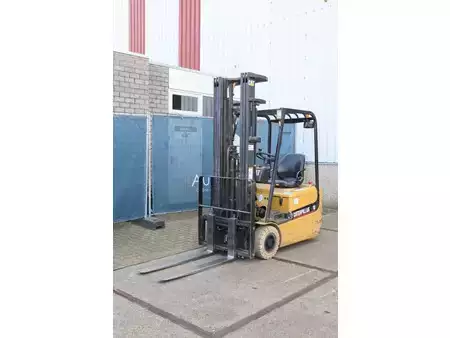 Elektro čtyřkolový VZV 2004  CAT Lift Trucks EP15KRT (9)