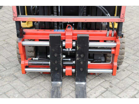 Chariots électriques à 4 roues 2016  Yale ERP20VF (11)