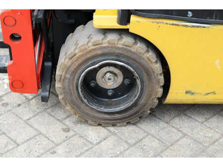 Chariots électriques à 4 roues 2016  Yale ERP20VF (13)