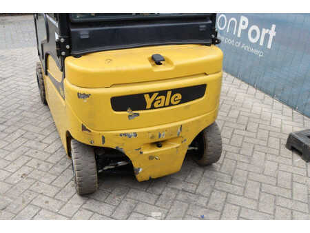 Chariots électriques à 4 roues 2016  Yale ERP20VF (17)