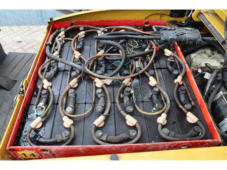 Chariots électriques à 4 roues 2016  Yale ERP20VF (18)