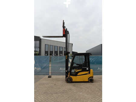 Chariots électriques à 4 roues 2016  Yale ERP20VF (27)