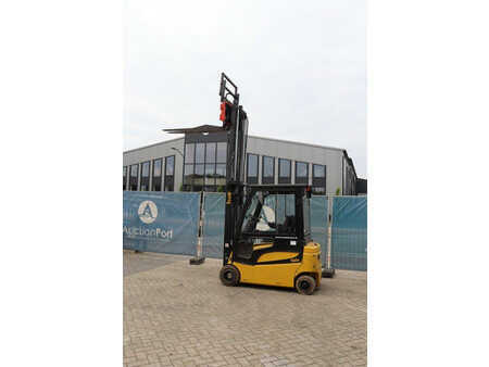 Chariots électriques à 4 roues 2016  Yale ERP20VF (28)