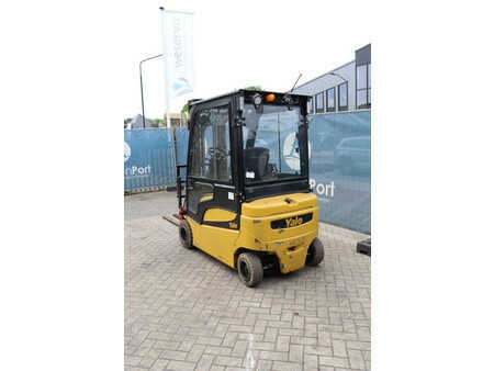 Chariots électriques à 4 roues 2016  Yale ERP20VF (4)