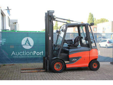 Elektromos 4 kerekű 2016  Linde E40H-01/600 (1)