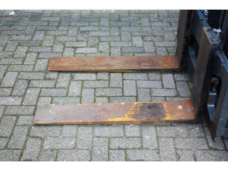 Elektromos 4 kerekű 2016  Linde E40H-01/600 (11)