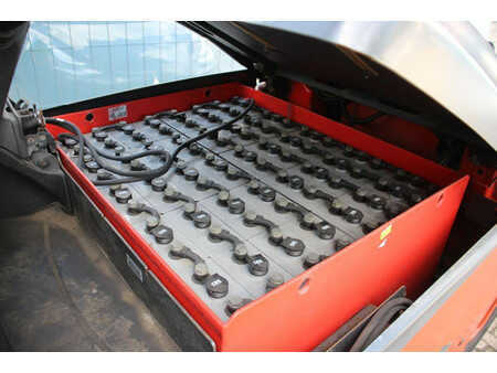 Elektromos 4 kerekű 2016  Linde E40H-01/600 (20)