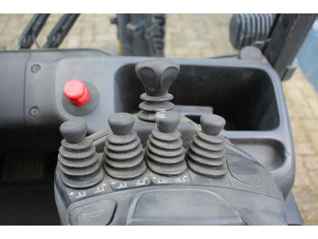 Elektromos 4 kerekű 2016  Linde E40H-01/600 (26)