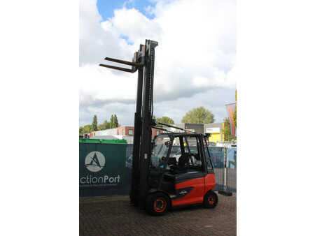 Elektromos 4 kerekű 2016  Linde E40H-01/600 (31)