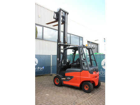 Elektromos 4 kerekű 2016  Linde E40H-01/600 (33)