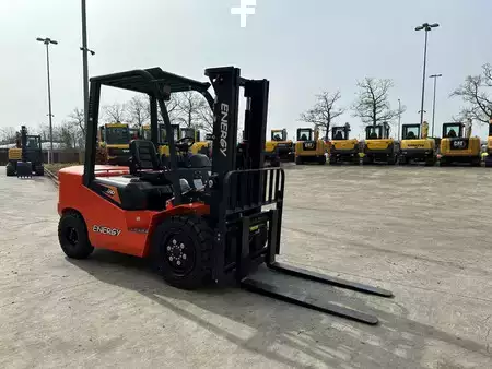 Wózki widłowe diesel 2025  Energy CPC30 (3)
