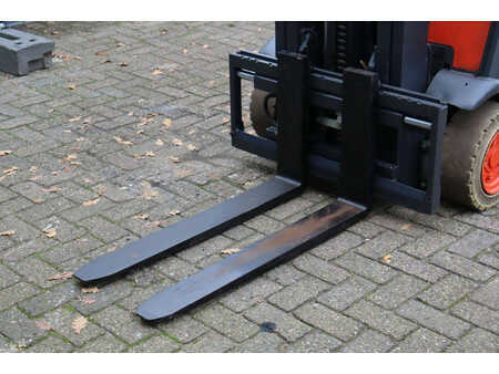 Elektryczne 4-kołowe 2014  Linde E16PH-02 (10)