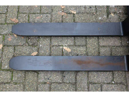 Elektryczne 4-kołowe 2014  Linde E16PH-02 (11)