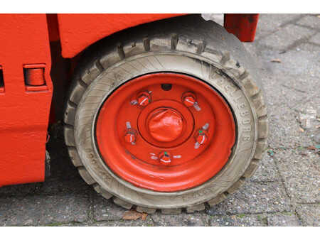 Elektryczne 4-kołowe 2014  Linde E16PH-02 (17)