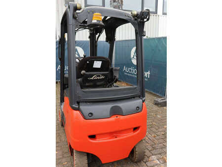 Elektryczne 4-kołowe 2014  Linde E16PH-02 (19)