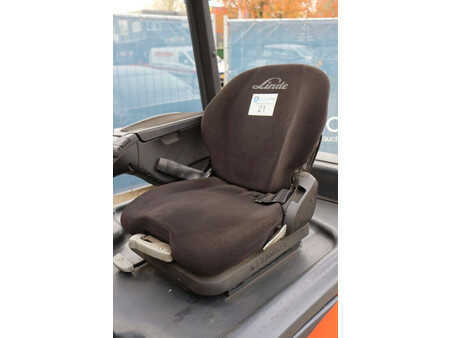 Elektryczne 4-kołowe 2014  Linde E16PH-02 (24)