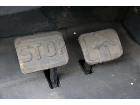 Elektryczne 4-kołowe 2014  Linde E16PH-02 (26)