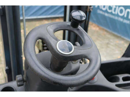 Elektryczne 4-kołowe 2014  Linde E16PH-02 (27)