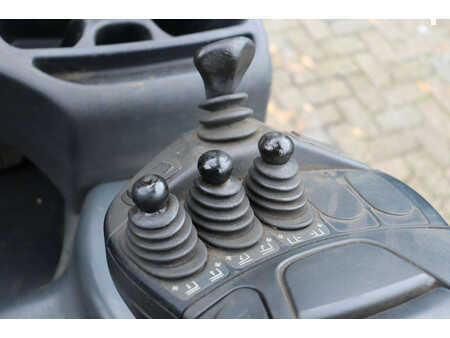 Elektryczne 4-kołowe 2014  Linde E16PH-02 (28)