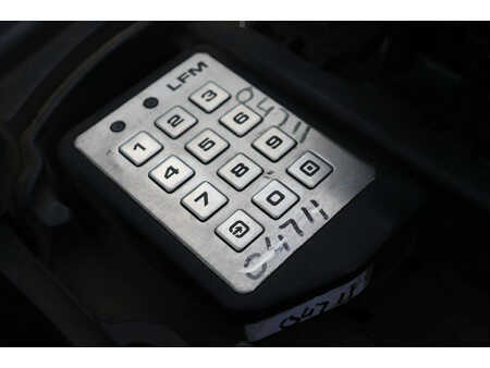 Elektryczne 4-kołowe 2014  Linde E16PH-02 (29)