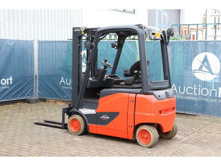 Elektryczne 4-kołowe 2014  Linde E16PH-02 (3)