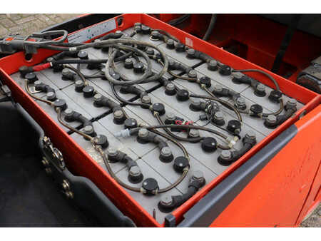 Elektryczne 4-kołowe 2014  Linde E16PH-02 (33)