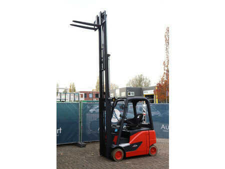 Elektryczne 4-kołowe 2014  Linde E16PH-02 (35)