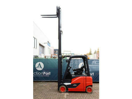 Elektryczne 4-kołowe 2014  Linde E16PH-02 (36)