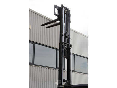 Elektryczne 4-kołowe 2014  Linde E16PH-02 (38)