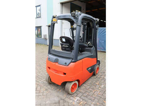 Elektryczne 4-kołowe 2014  Linde E16PH-02 (6)