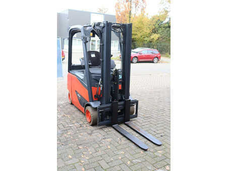 Elektryczne 4-kołowe 2014  Linde E16PH-02 (7)