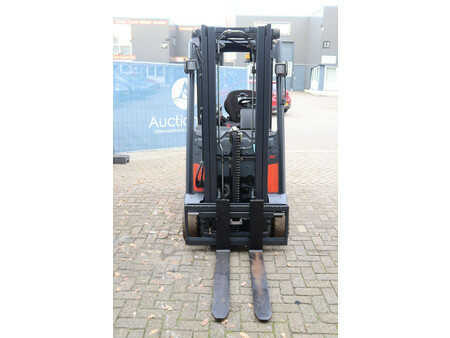 Elektryczne 4-kołowe 2014  Linde E16PH-02 (8)