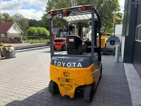 Elektro čtyřkolový VZV 2016  Toyota 8FBMKT25 (5)