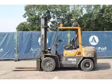 Dieselstapler 2000  TCM FHD36Z9 (2)