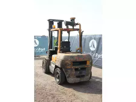 Dieselstapler 2000  TCM FHD36Z9 (4)