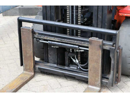 Carrelli elevatori diesel 1999  Toyota 02-7FDF25 (11)
