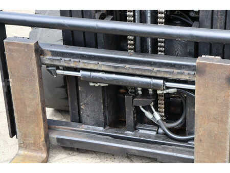 Carrelli elevatori diesel 1999  Toyota 02-7FDF25 (12)
