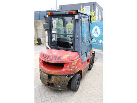 Carrelli elevatori diesel 1999  Toyota 02-7FDF25 (6)