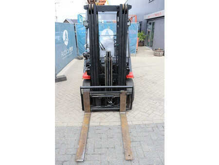 Carrelli elevatori diesel 1999  Toyota 02-7FDF25 (8)