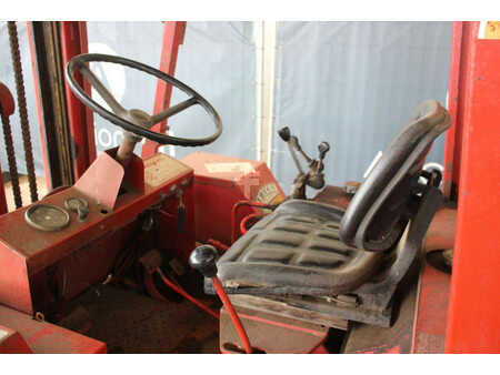 Terénní vysokozdvižný vozík - Manitou MC250 (18)