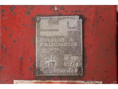 Terénní vysokozdvižný vozík - Manitou MC250 (24)