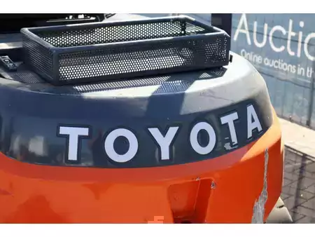 Eléctrico - 4 rodas 2018  Toyota 8FBMT50 (17)