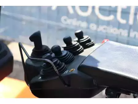 Eléctrico - 4 rodas 2018  Toyota 8FBMT50 (26)