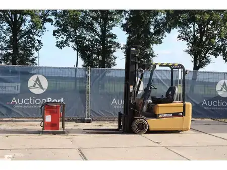 Electric - 4 wheels 2005  CAT Lift Trucks EP20KT (1)