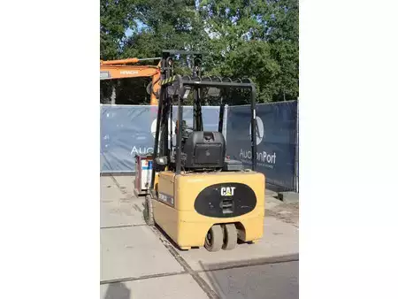 Electric - 4 wheels 2005  CAT Lift Trucks EP20KT (4)