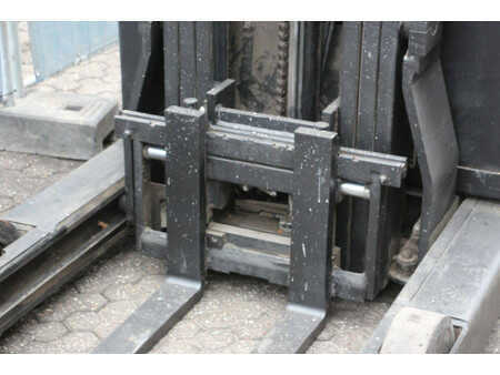 Carretilla retráctil 2007  Yale MR16 (10)